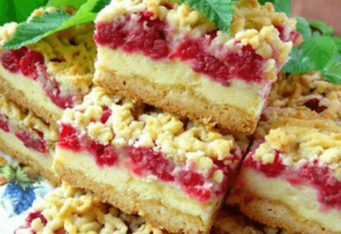 Recept_na_strouhaný_pudinkový_koláč_s_malinami