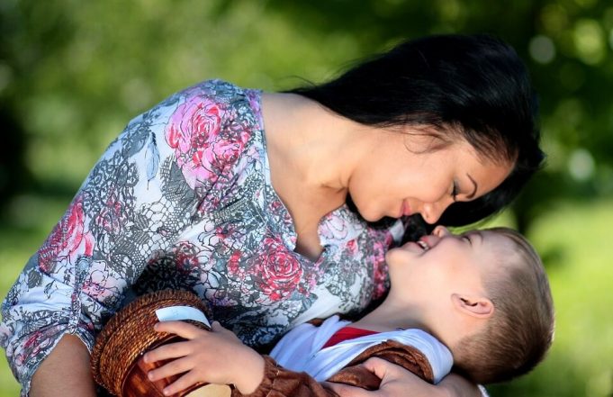 mom-1363918_960_720