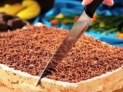 Nepečený banánový pamlsek se zakysanou smetanou – fantasticky chutná: Tento recept je tak jednoduchý, že zvládne i malé dítě!
