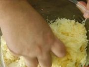 500 gramů sýra, vejce a trochu mouky: Škoda, že jsem předtím nevěděla, jaká pochoutka z toho může být – a jen za minutku!