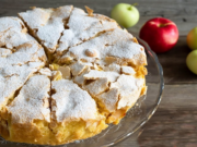 V kuchyni byly 3 obité jablka a já jsem si vzpomněla na tento starý recept: 40 minut a už voní – jablečný skvost!