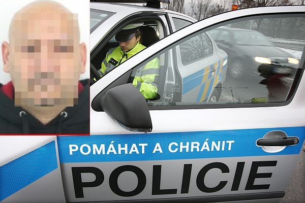 Policie policista silnièní kontrola dechová zkouka alkohol test