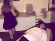 Do masážního salonu nainstalovali skrytou kameru. Když jsou oči návštěvníka zavřené, sledujte, co se stane